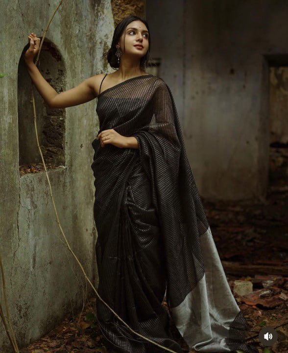 Black Jacquard Silk Saree | Bridal & Festive Wear