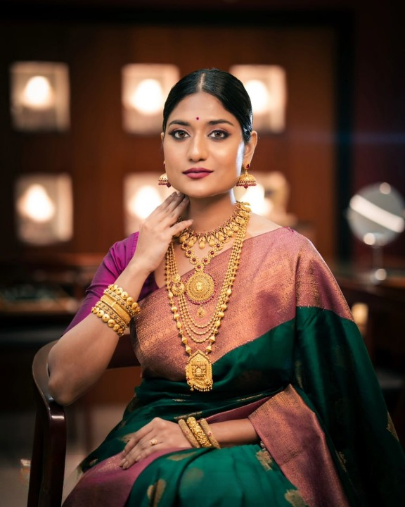 Dark Green Jacquard Silk Saree | Festival & Ceremony Wear