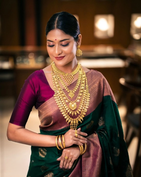 Dark Green Jacquard Silk Saree | Festival & Ceremony Wear