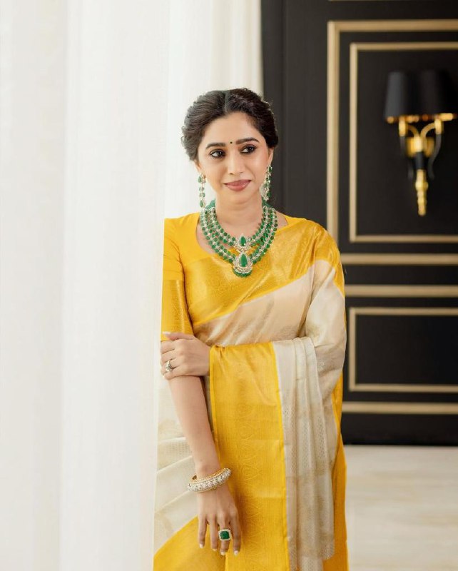 Off White Banarasi Silk Saree | Wedding & Reception Wear